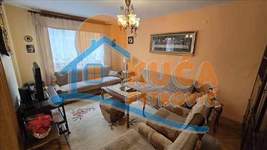 Izdaje se odličan stan u centru Niša, 70m2