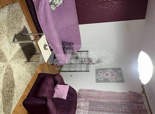Izdaje se stan u centru sa ukljucenim rezijama