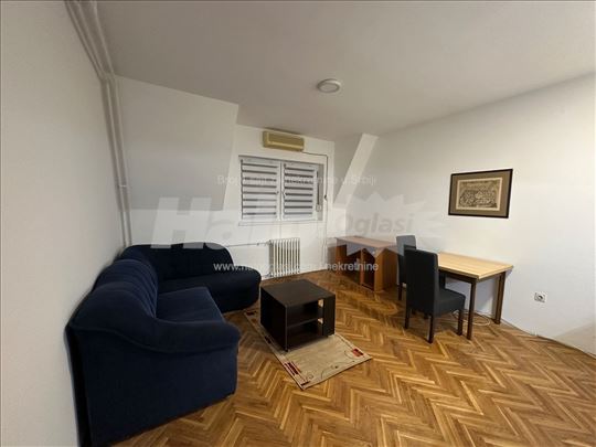 Izdajem stan na Adamovićevom naselju, 43m2