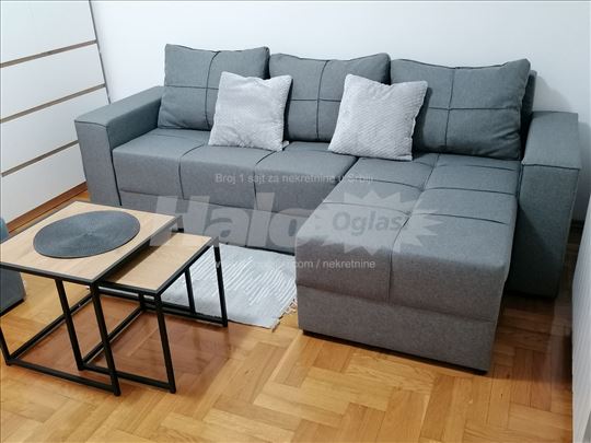 Izdavanje stana u centru Stare Pazove 