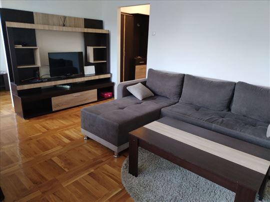 Kanarevo brdo, odličan 2.5 stan
