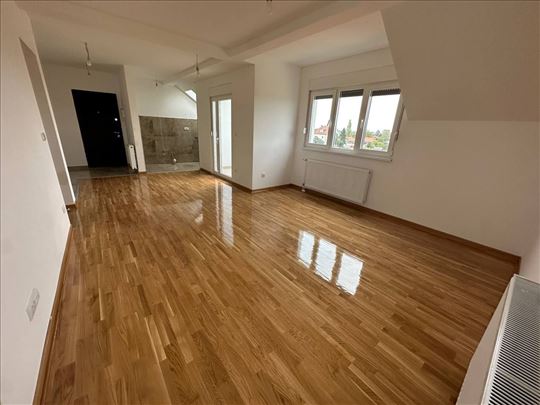 Na prodaju–Trosoban stan 65,47m² + parking, Surčin