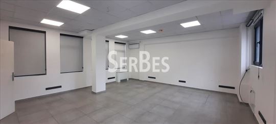 Nov poslovni prostor 250m2 na Bulevaru Oslobođenja