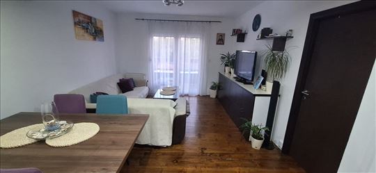 Prodaje se trosoban stan kod Ozona 