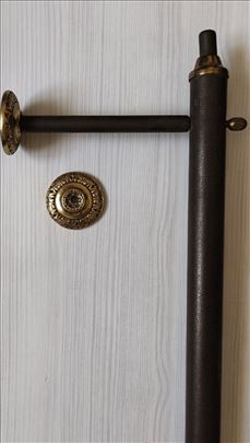 Vintage Šipka sa Mesinganim Detaljima  