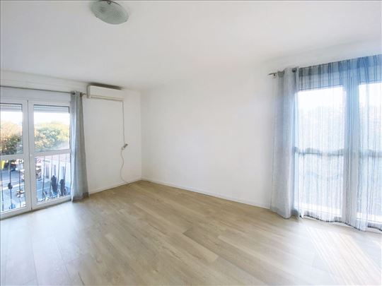 Big, Bright, Empty 3.0 Prime Location Zemun