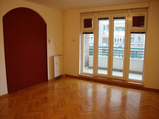 Blok 29, kvalitetan, komforan stan, ID 1086