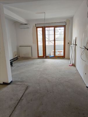 Ilindenska Kluz Zvezdara 70 m2 3,0 1/3 eg
