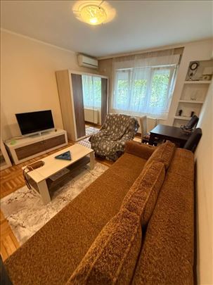Izdaje se funkcionalan stan na Banovom brdu, 30 m²