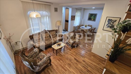 Izdaje se kuća u centru, 70m2