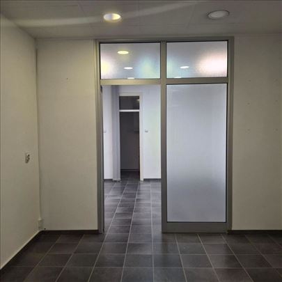 Izdaje se lokal na odličnoj lokaciji YBC ID#2336