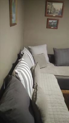Izdajemo stan na Maloj Vagi sa ukljucenim rezijama