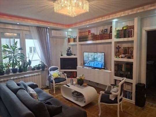 Prodaja,3.0 Stan Na Vozdovcu U Blizini Farmaceutsk