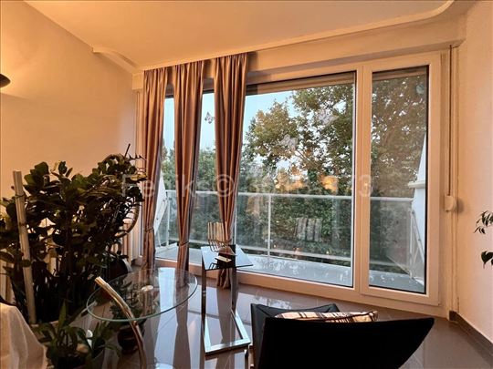 Prodaja renoviranog stana Blok 70, 66m2
