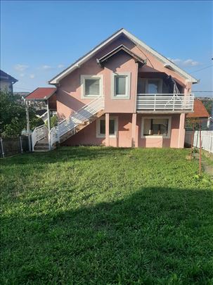 Prodaje se lepa dvoetazna kuca na Cavi