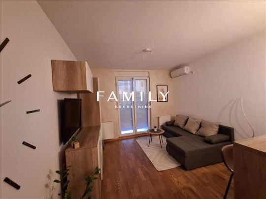 Prodaje se moderna, opremljena garsonjera na Telep