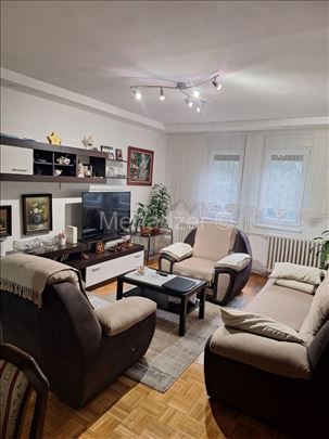 Resnik, bela fasadna, 2.5 CG 70m2 Pr/4 podrum