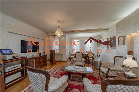 Sa garazom, Lion, Radoja Domanovica, 4.0, 112 m2