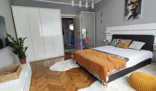 Skadarlija, Cetinjska,48m2, lux, salonac, namešten