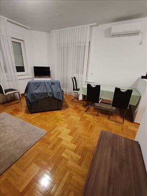 Trosoban stan u mirnom delu Žarkova!