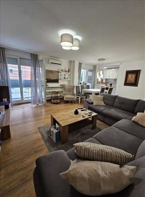 Trosoban stan na Limanu3