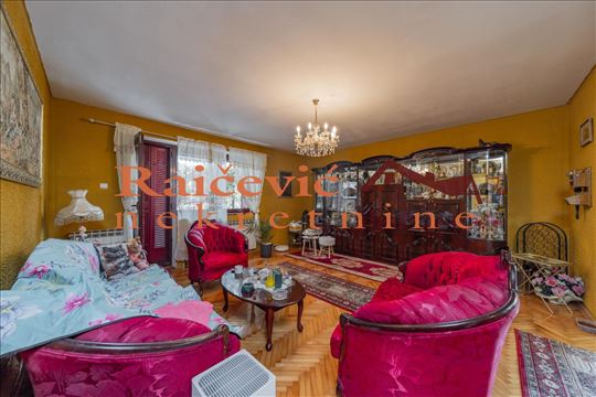 Za kliniku, kancelarije, Uciteljska, kuca od 500m2