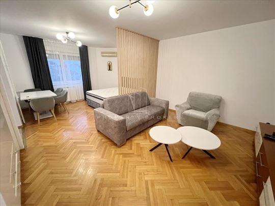 Centar grada, namešten, svetao stan ID#4175