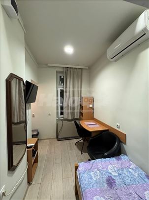 Garsonjera, centar, Resavska (ugao Krunske), 