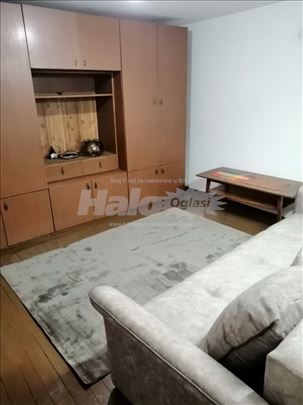 Izdajem jednosoban stan u kuci, zaseban ulaz