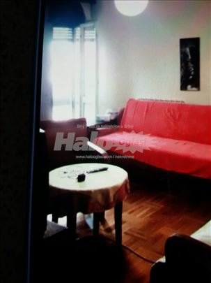 Izdajem sobu devojci u bloku 70, Novi Beograd