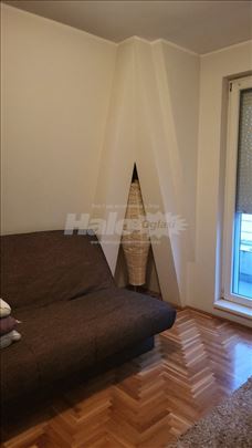 Izdajem stan u Mirijevu