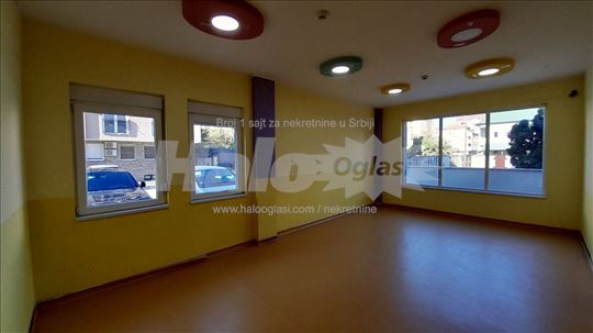 Nova Detelinara lokal plus 4 parkinga