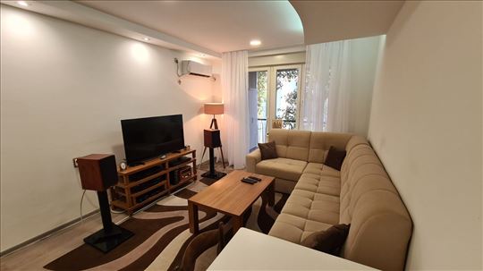 Odličan trosoban stan Almaška ulica