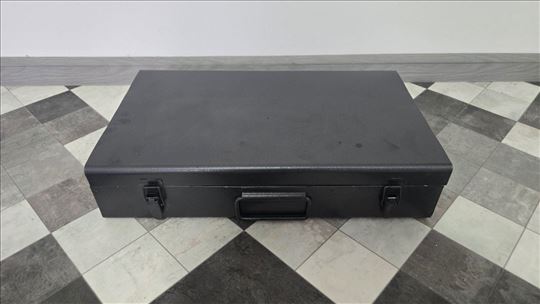 Pegla za spajanje cevi