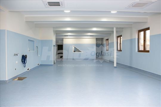 Poslovni objekat 600m², 15 ari zemljište, zakup