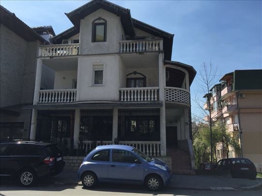 SJAJNA ponuda! Odlična lokacija, povoljno