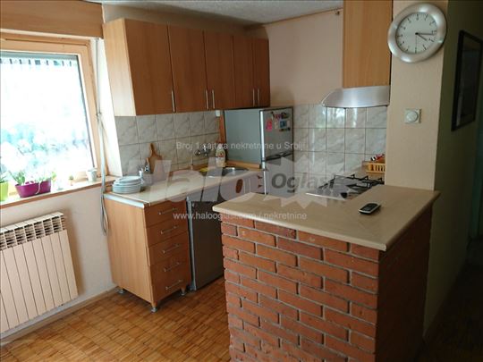 Sremska Kamenica-Smeštaj za radnike i putnike .