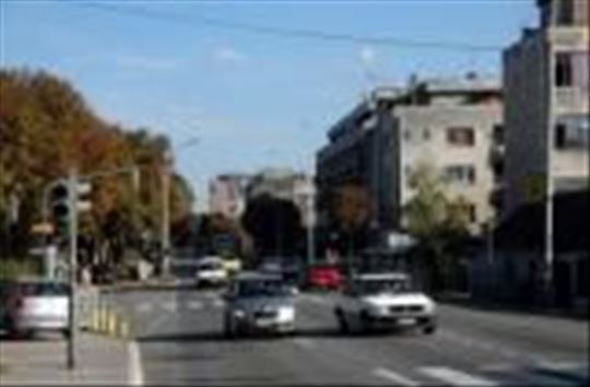 Stan sa lokalom sa izlogom na ulicu