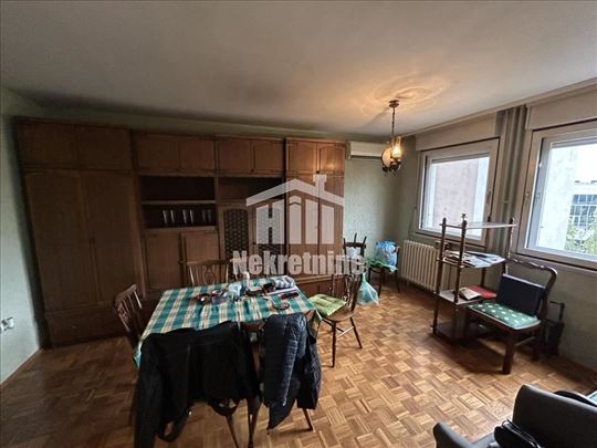 Trgovačka trosoban uknjižen stan ID#1572
