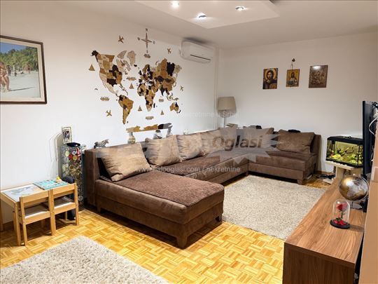 Trosoban stan u blok 64, svetao i renoviran stan