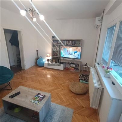 Uknjižen 4.0 duplex+1.5 stan+ dvorište 2ar