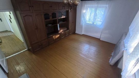 Zemun, Banatska, 40m2, uknjizen i odmah useljiv