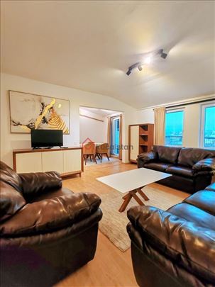 Fully Renovated. New Furniture. Near Skyline!