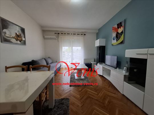 Grbavica ul. Trg Komnenskog 49 m2