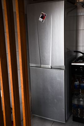 HITNA prodaja! Kvalitetan kombinovani frižider