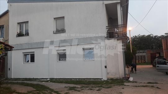 Izdajem stan u Zemunu 45m2