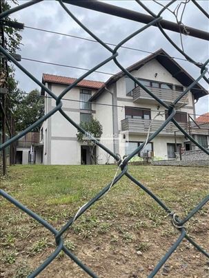 Kuća  Kaluđerica, Starca Vujadina, na granici sa Z