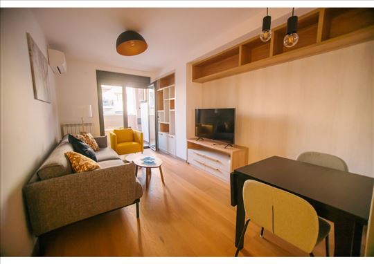 Lux dvosoban stan na Vračaru sa garažom