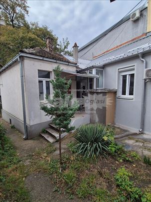 Miran, lep deo grada, opremljen stan sa baštom.