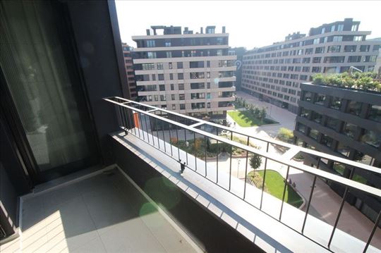 Odličan stan, K distrikt, dve garaže, ID 4504